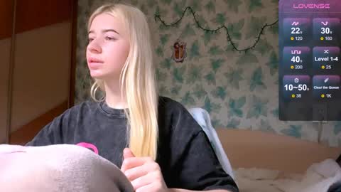 Snapshot of barbie_angel_ chatting on 04-11-26, 03:38 Barbie online show from 04-11-26, 03:38