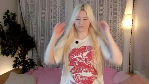 Snapshot of barbie_lizzie chatting on 12-18-25, 07:47 Lizzie - barbie girl . online show from 12-18-25, 07:47