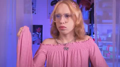 Snapshot of barbie_richy chatting on 11-26-25, 06:03 barbie_richy online show from 11-26-25, 06:03