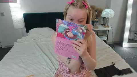 Snapshot of barbie_staze chatting on 09-15-25, 02:11 Barbie Staze online show from 09-15-25, 02:11