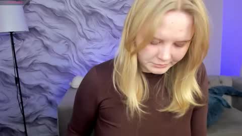 Snapshot of barbie_staze chatting on 11-26-25, 02:45 Barbie Staze online show from 11-26-25, 02:45