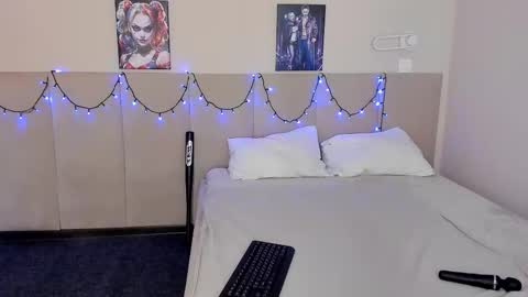 Snapshot of barbiemuscle1 chatting on 11-19-25, 10:15 Barbie online show from 11-19-25, 10:15