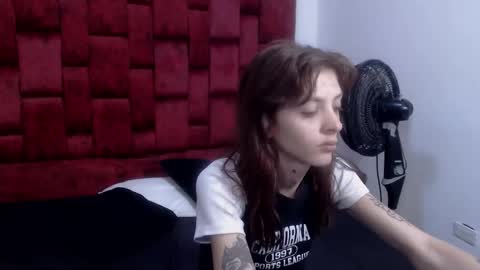 Snapshot of barby_jones25 chatting on 12-17-25, 11:27 Barby online show from 12-17-25, 11:27