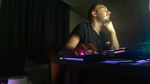 Guitarist online show from 05-15-26, 12:28