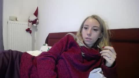 Snapshot of barelylegalblondy chatting on 12-29-24, 08:11 Lena online show from 12-29-24, 08:11