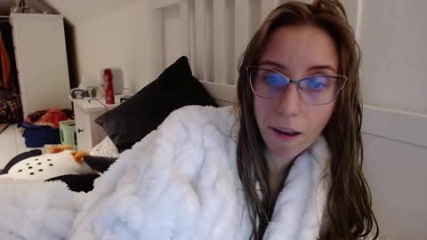 Snapshot of barelylegalblondy chatting on 11-30-25, 06:56 Lena online show from 11-30-25, 06:56