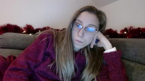 Snapshot of barelylegalblondy chatting on 01-10-26, 05:37 Lena online show from 01-10-26, 05:37