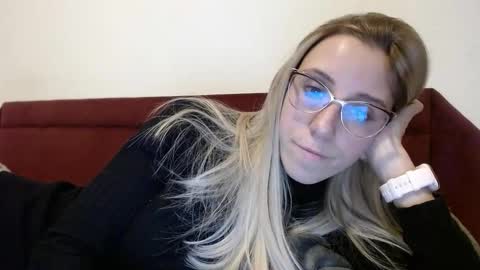 Snapshot of barelylegalblondy chatting on 01-17-26, 06:11 Lena online show from 01-17-26, 06:11