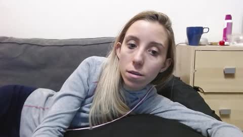 Snapshot of barelylegalblondy chatting on 02-03-26, 06:57 Lena online show from 02-03-26, 06:57