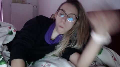 Snapshot of barelylegalblondy chatting on 02-05-26, 09:03 Lena online show from 02-05-26, 09:03