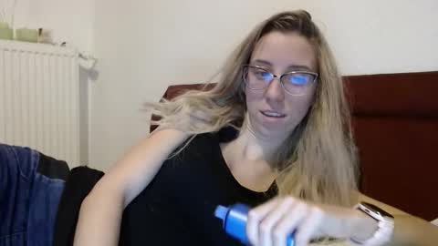 Snapshot of barelylegalblondy chatting on 02-11-26, 05:29 Lena online show from 02-11-26, 05:29