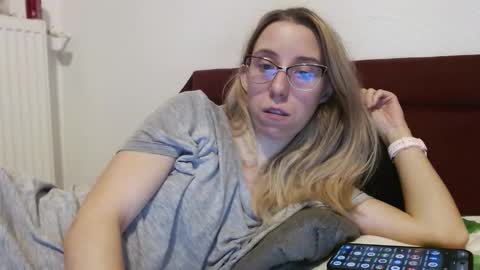 Snapshot of barelylegalblondy chatting on 02-14-26, 05:21 Lena online show from 02-14-26, 05:21