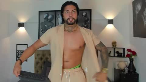 bastian_jones1 online show from 10-05-25, 01:37