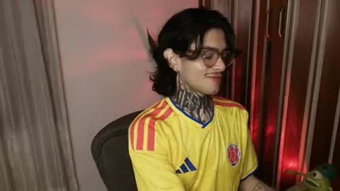 Snapshot of bastiel_ chatting on 07-15-26, 11:43 Bastiel online show from 07-15-26, 11:43