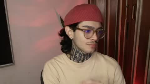 Snapshot of bastiel_ chatting on 07-23-26, 01:58 Bastiel online show from 07-23-26, 01:58