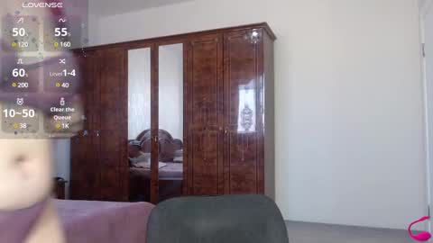 Snapshot of batari_giya chatting on 12-23-24, 05:06 Lara online show from 12-23-24, 05:06