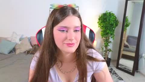 Snapshot of batty_sweetie chatting on 07-18-26, 07:45 Jessica online show from 07-18-26, 07:45