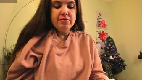 Snapshot of battymoll chatting on 12-10-24, 03:44 battymoll online show from 12-10-24, 03:44