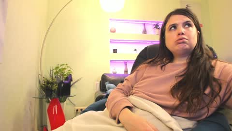 Snapshot of battymoll chatting on 12-12-24, 06:31 battymoll online show from 12-12-24, 06:31