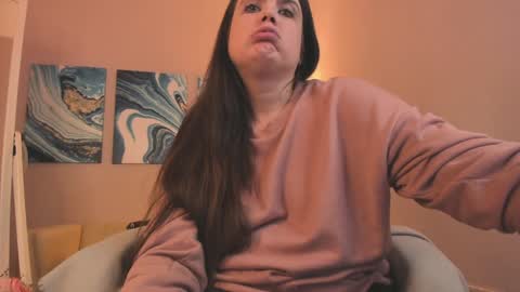 Snapshot of battymoll chatting on 12-18-24, 02:21 battymoll online show from 12-18-24, 02:21