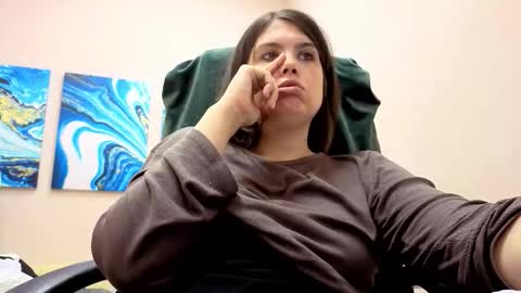 Snapshot of battymoll chatting on 10-05-25, 03:32 battymoll online show from 10-05-25, 03:32