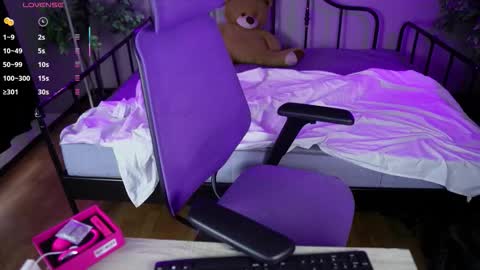 BAYONETTA DOLL  online show from 11-11-25, 09:15