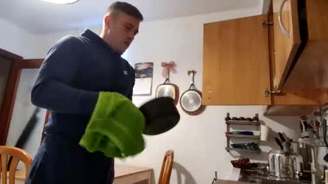 Snapshot of bbnamelezz chatting on 10-28-25, 09:24 BB Namelezz online show from 10-28-25, 09:24