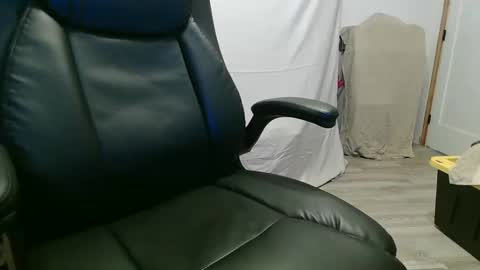 Snapshot of bbrown987654 chatting on 01-10-25, 03:48 ofans texasguy1 online show from 01-10-25, 03:48