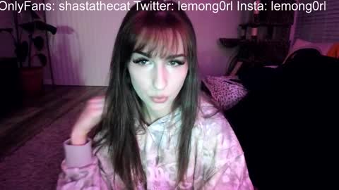 Snapshot of bbshasta chatting on 12-15-25, 09:24 Shasta online show from 12-15-25, 09:24