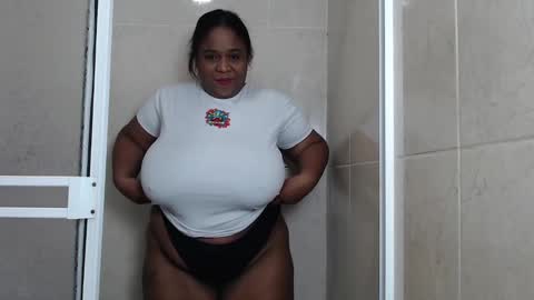 Snapshot of bbw_charlote chatting on 02-14-25, 12:03 Charlote online show from 02-14-25, 12:03