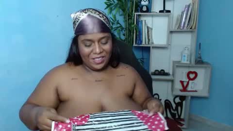 Snapshot of bbw_charlote chatting on 02-15-25, 05:39 Charlote online show from 02-15-25, 05:39