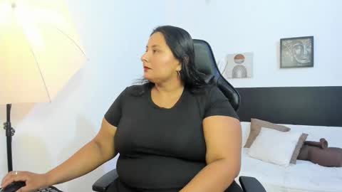 Snapshot of bbw_cindy11 chatting on 01-19-26, 03:32 Cindy online show from 01-19-26, 03:32