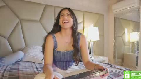 Snapshot of be_curiouss_ chatting on 07-14-26, 12:00 Helena Evan online show from 07-14-26, 12:00
