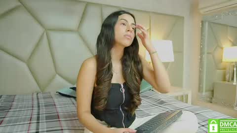 Snapshot of be_curiouss_ chatting on 07-24-26, 12:14 Helena Evan online show from 07-24-26, 12:14