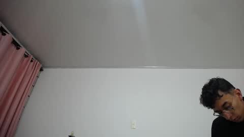 Snapshot of be_sinners chatting on 10-15-25, 02:55 Sara Juan online show from 10-15-25, 02:55