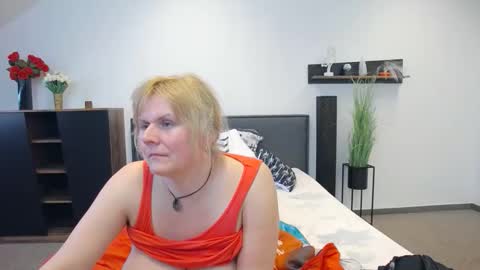 Bea online show from 04-11-26, 03:27