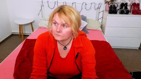 Snapshot of bealust chatting on 06-07-26, 04:05 Bea online show from 06-07-26, 04:05