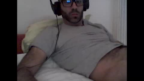 Snapshot of bear14250949 chatting on 11-15-25, 02:13 bear14250949 online show from 11-15-25, 02:13