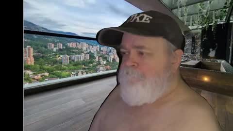 Snapshot of bear4muscle chatting on 12-07-24, 12:19 Dookie online show from 12-07-24, 12:19