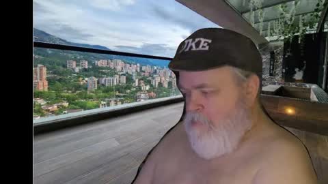 Snapshot of bear4muscle chatting on 12-11-24, 11:10 Dookie online show from 12-11-24, 11:10