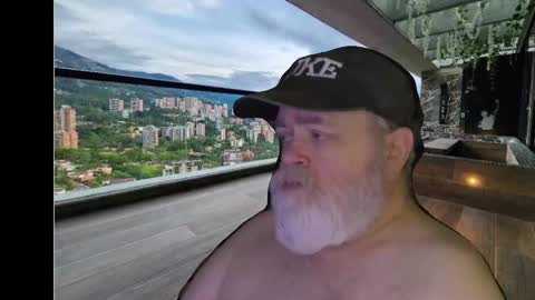 Snapshot of bear4muscle chatting on 12-13-24, 01:26 Dookie online show from 12-13-24, 01:26