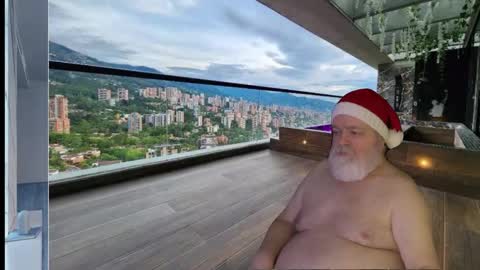 Snapshot of bear4muscle chatting on 12-16-24, 12:04 Dookie online show from 12-16-24, 12:04