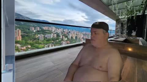 Snapshot of bear4muscle chatting on 12-24-24, 01:49 Dookie online show from 12-24-24, 01:49