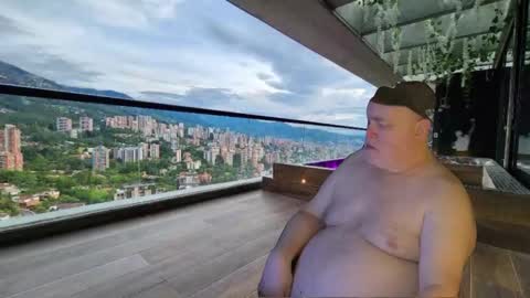 Snapshot of bear4muscle chatting on 02-21-25, 01:22 Dookie online show from 02-21-25, 01:22