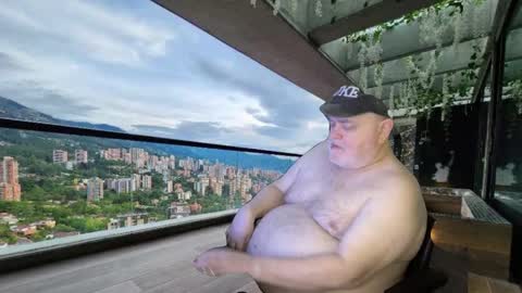 Snapshot of bear4muscle chatting on 02-28-25, 10:06 Dookie online show from 02-28-25, 10:06