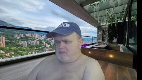 Snapshot of bear4muscle chatting on 10-12-25, 09:58 Dookie online show from 10-12-25, 09:58