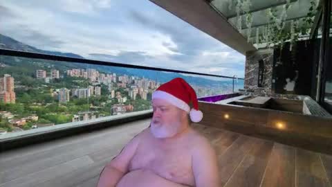 Snapshot of bear4muscle chatting on 12-21-25, 08:49 Dookie online show from 12-21-25, 08:49