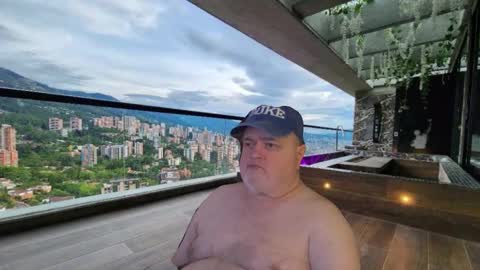 Snapshot of bear4muscle chatting on 01-14-26, 01:44 Dookie online show from 01-14-26, 01:44