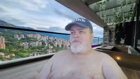 Snapshot of bear4muscle chatting on 02-15-26, 08:05 Dookie online show from 02-15-26, 08:05