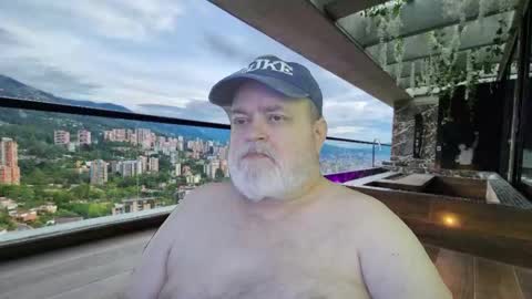 Snapshot of bear4muscle chatting on 02-22-26, 10:52 Dookie online show from 02-22-26, 10:52